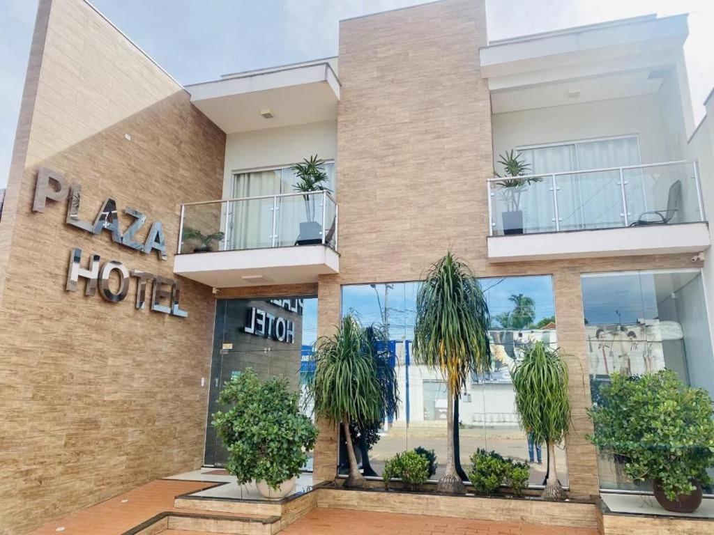 Hotel Plaza Pontes e Lacerda Esterno foto