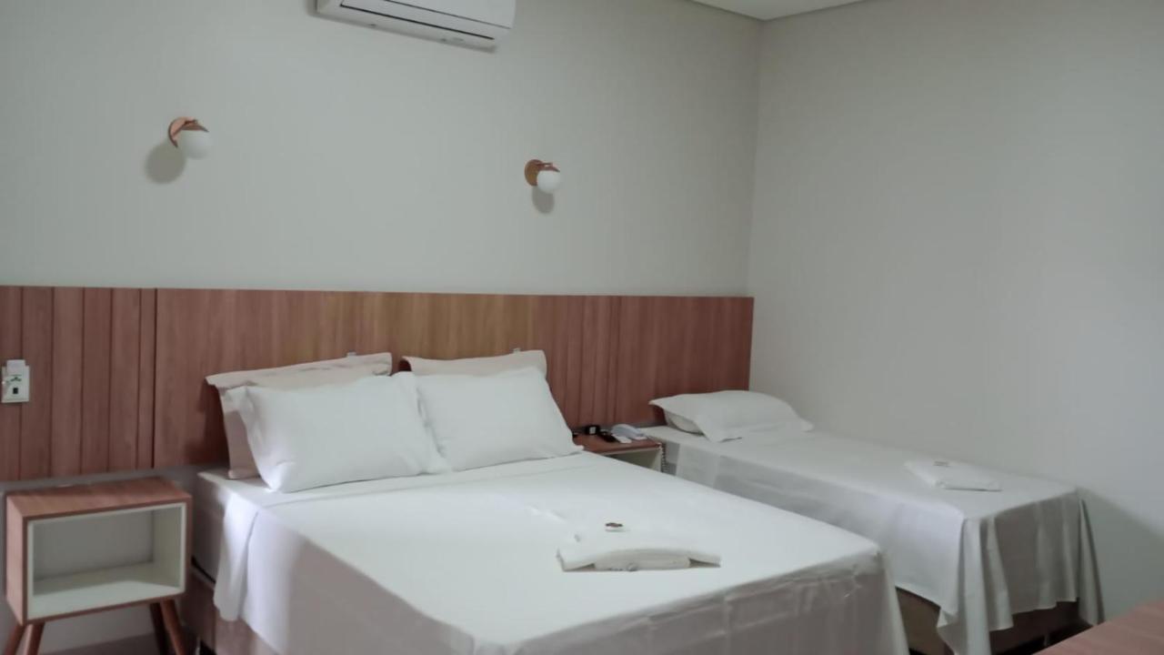 Hotel Plaza Pontes e Lacerda Esterno foto