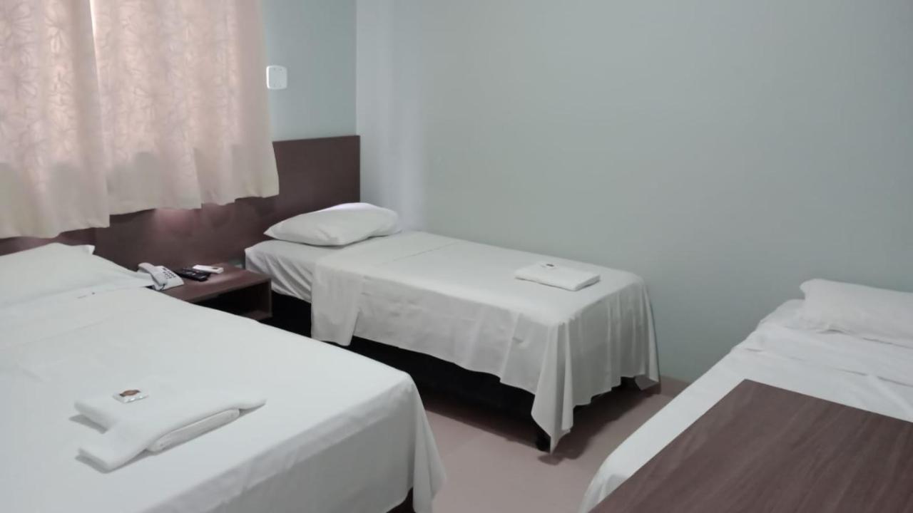 Hotel Plaza Pontes e Lacerda Esterno foto