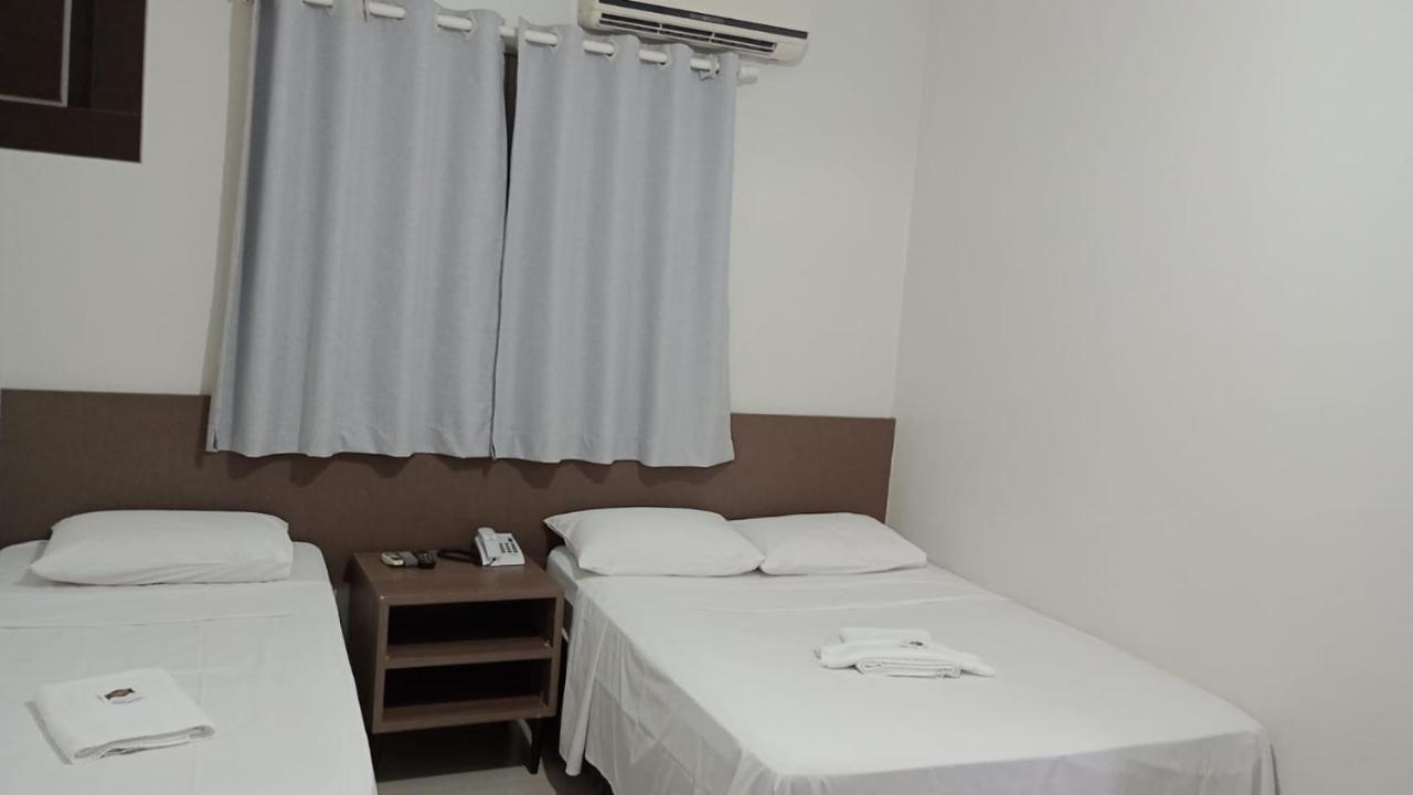 Hotel Plaza Pontes e Lacerda Esterno foto